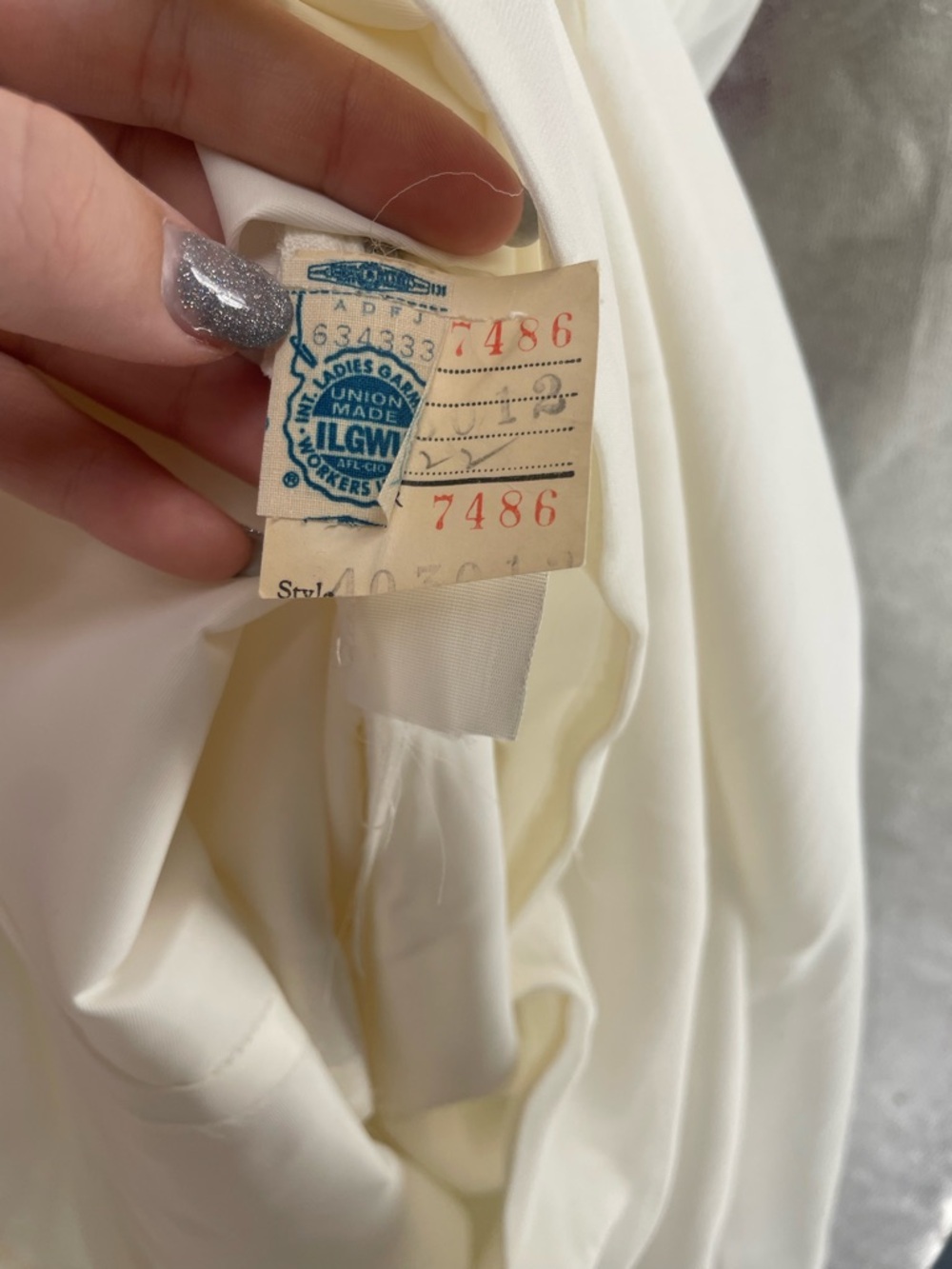 1960s Empire Waist Classic Short Sleeve Wedding Dress W/ Bow Waist & Petticoat - Picture 11 of 16